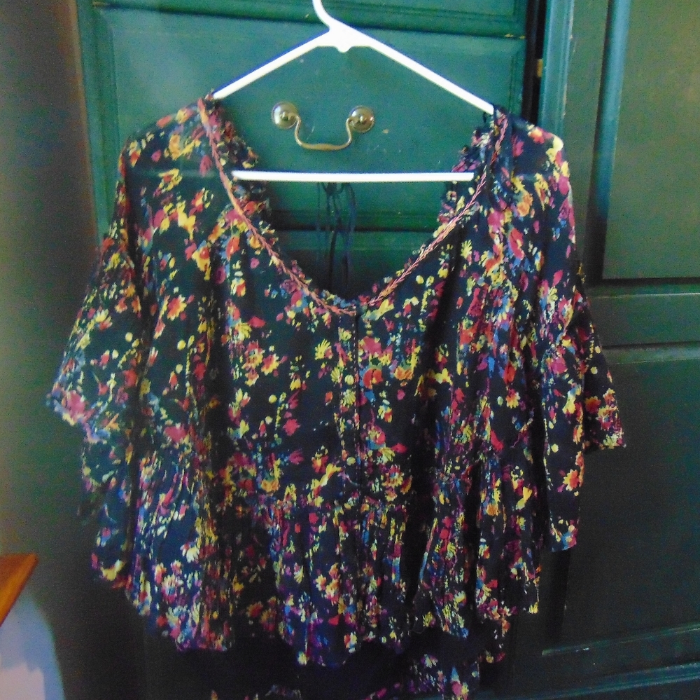 EUC. FREE PEOPLE- Abstract Peasant Top Size Med. - Picture 11 of 12